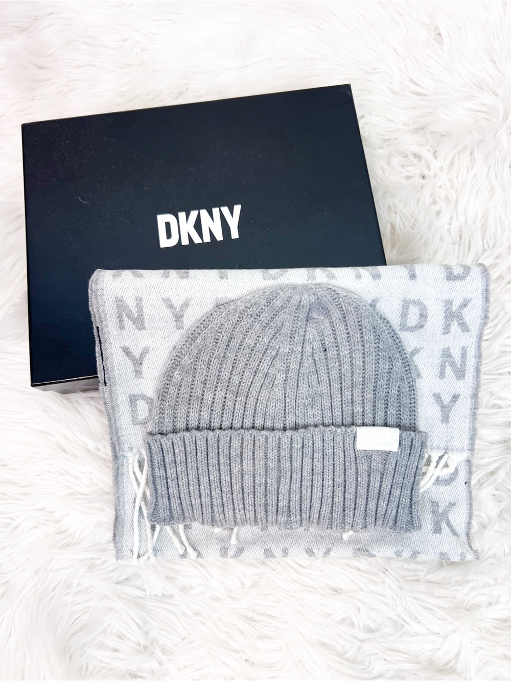 DKNY GRAY RIBBED KNIT BEANIE HAT LOGO SCARF SET NEW IN BOX